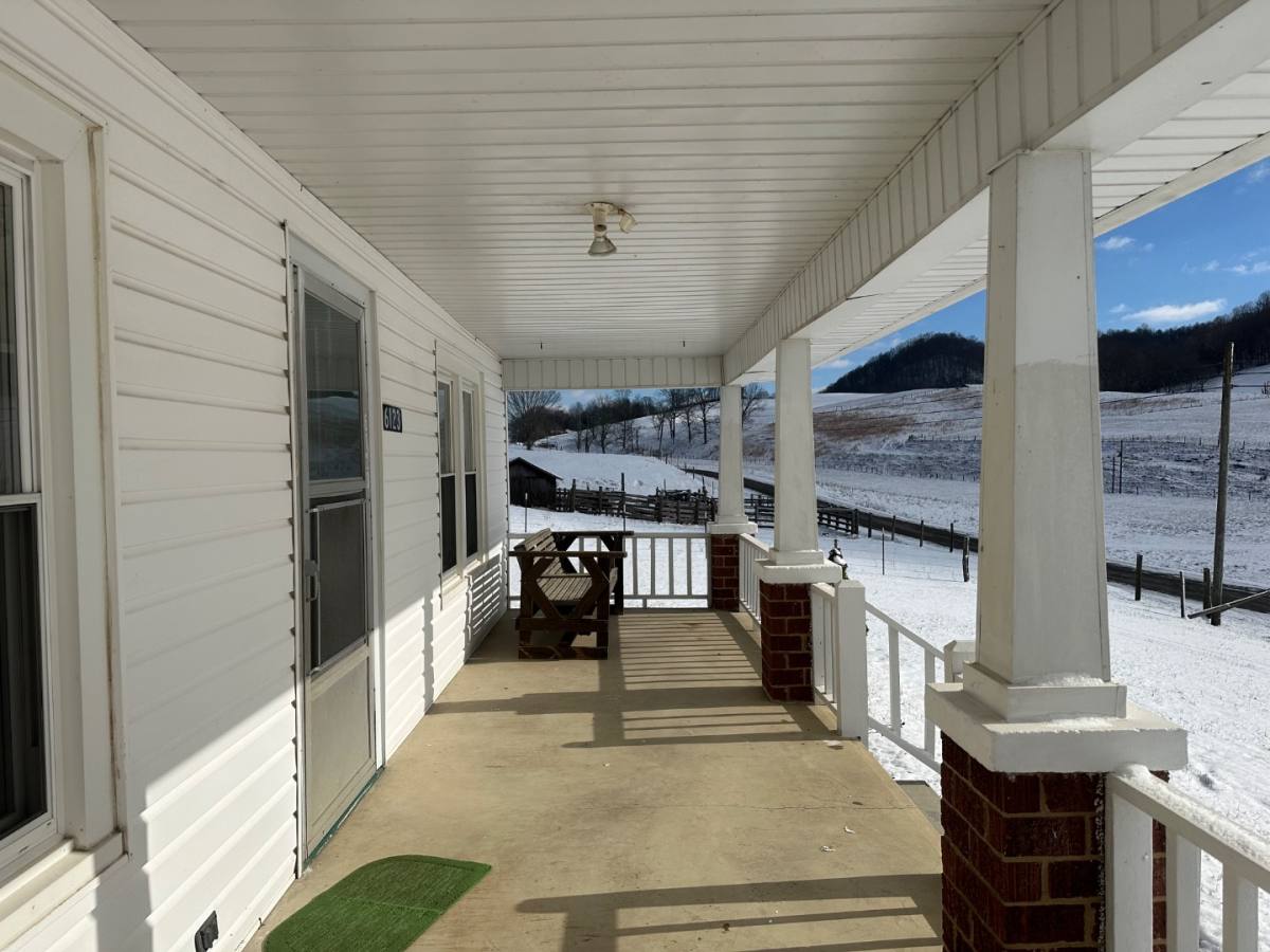 House for rent at 6123 Boozy Creek Rd, Bristol, VA 24202