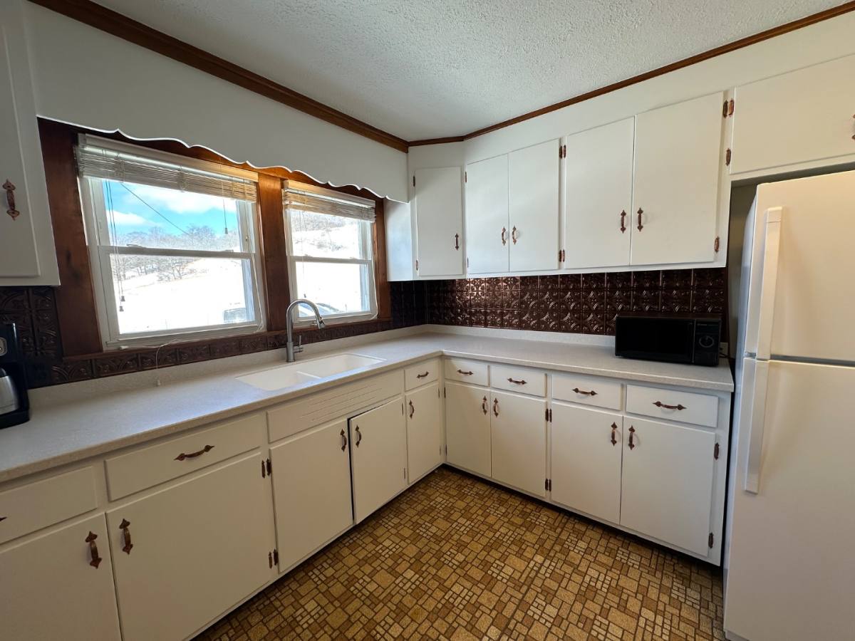 House for rent at 6123 Boozy Creek Rd, Bristol, VA 24202