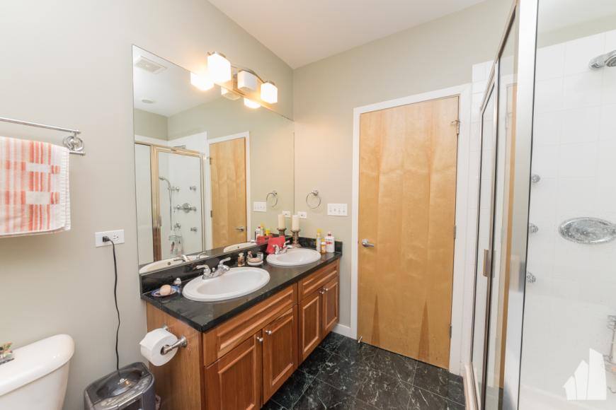 Apartment for rent at 2035 W Crystal St #1, Chicago, IL 60622