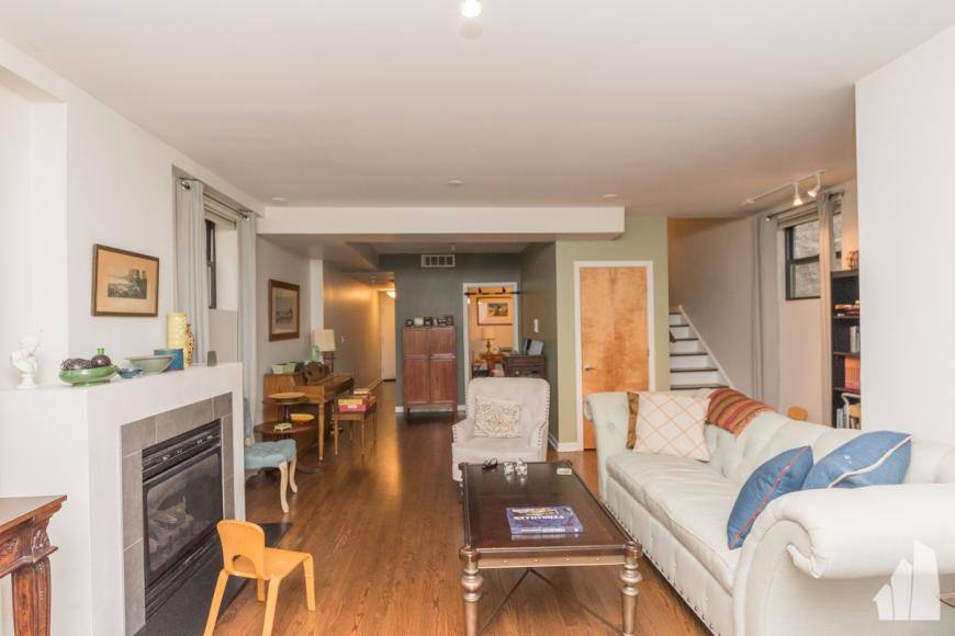 Apartment for rent at 2035 W Crystal St #1, Chicago, IL 60622