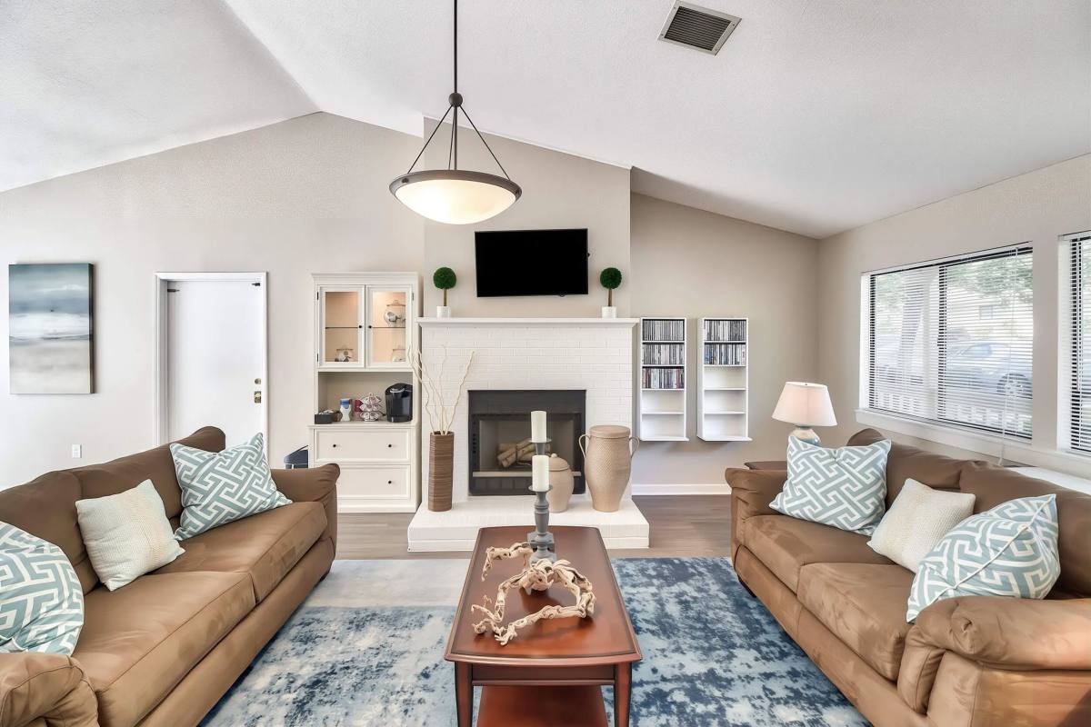 Apartment for rent at Glennwood, 1528 S Mebane St, Burlington, NC 27215