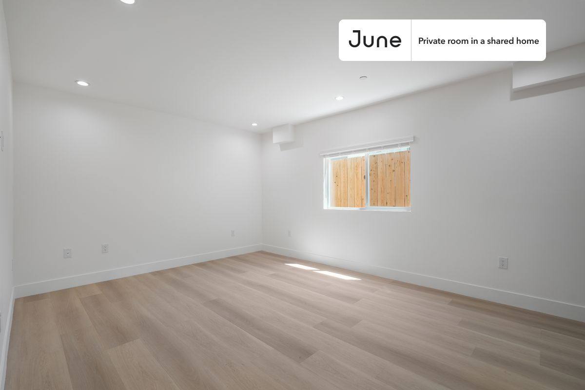 Apartment for rent at 1321 N June St #B, Los Angeles, CA 90028