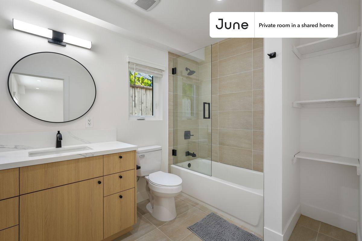 Apartment for rent at 1321 N June St #B, Los Angeles, CA 90028