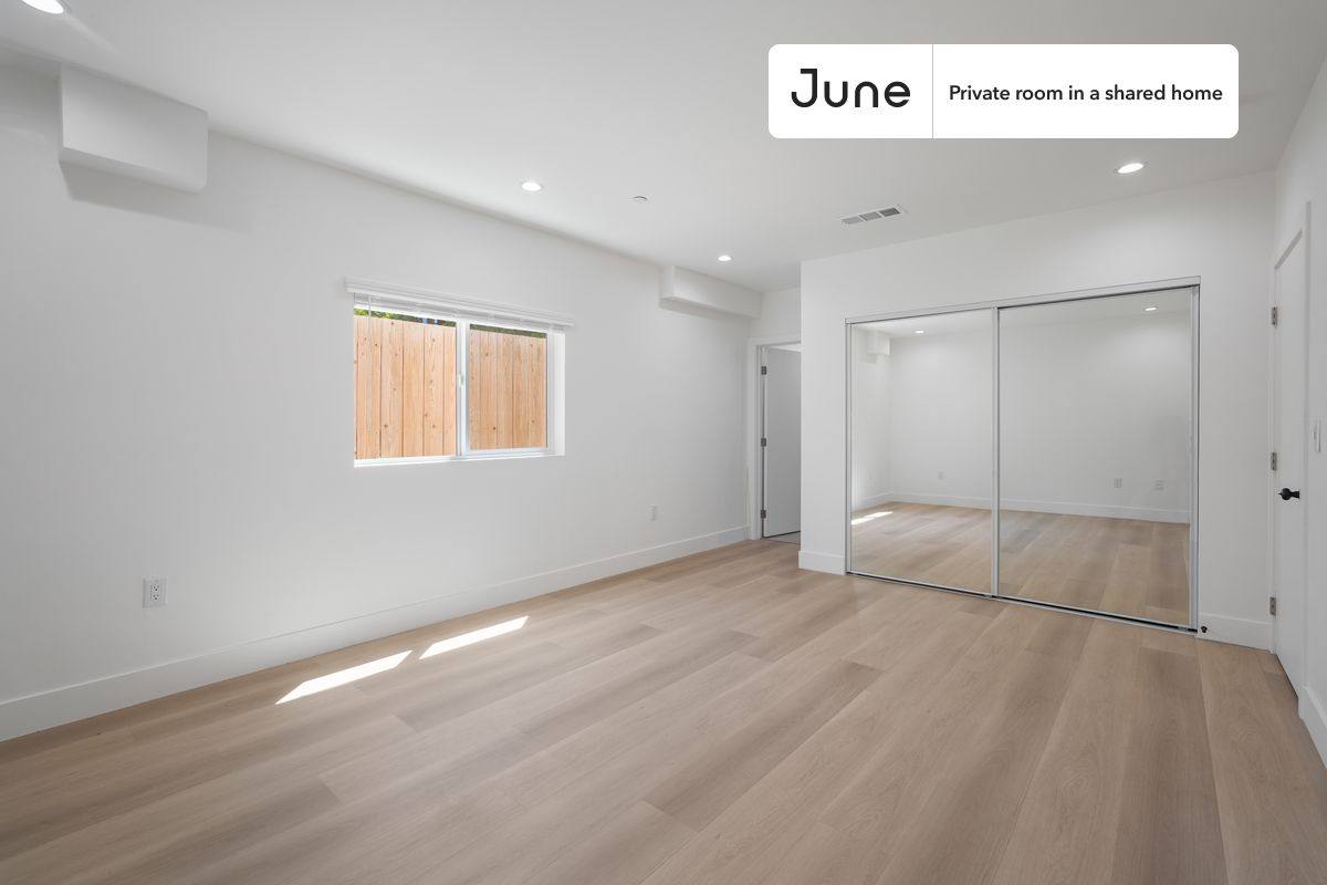 Apartment for rent at 1321 N June St #B, Los Angeles, CA 90028