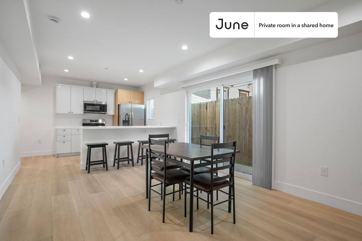Apartment for rent at 1321 N June St #B, Los Angeles, CA 90028