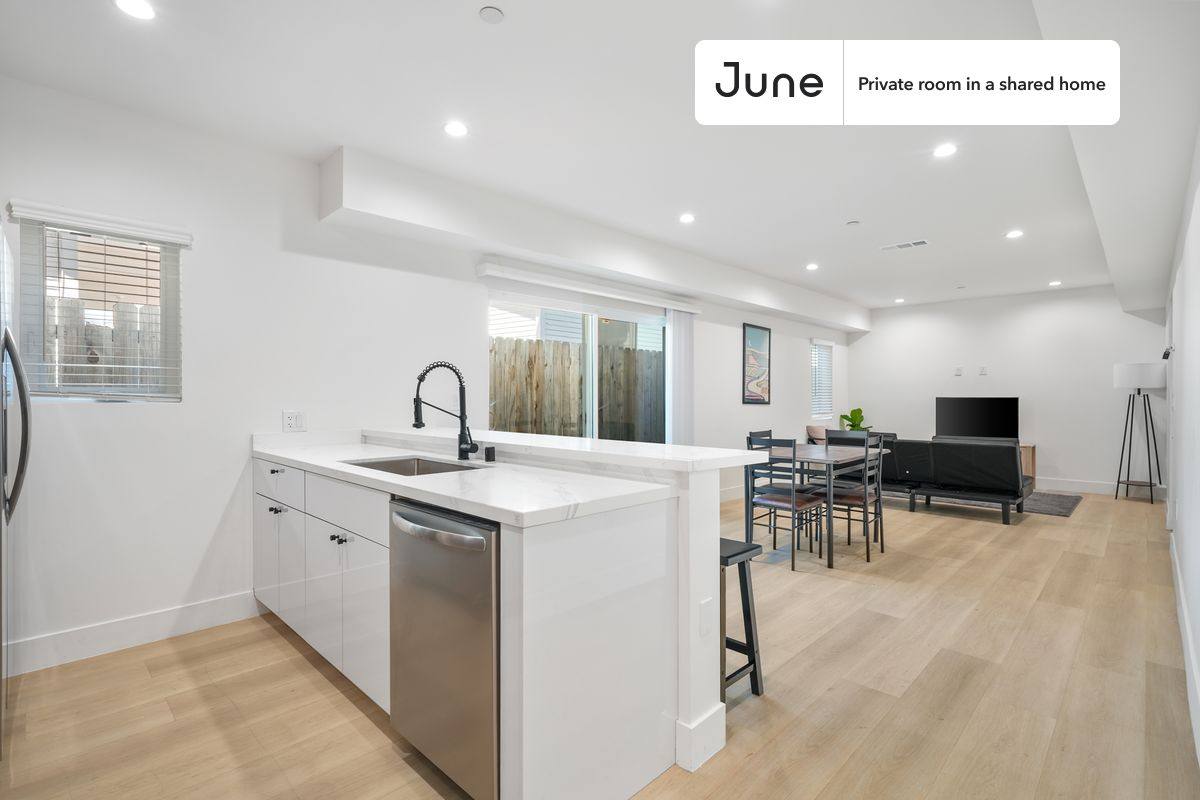 Apartment for rent at 1321 N June St #B, Los Angeles, CA 90028