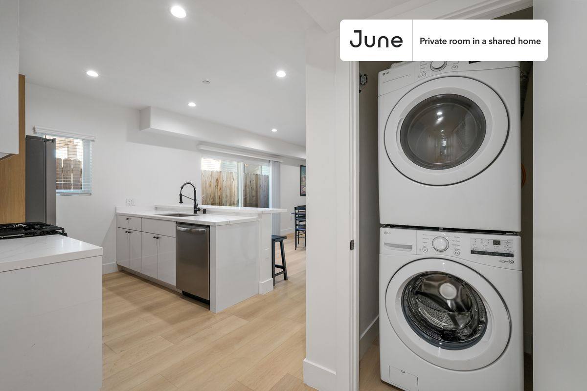 Apartment for rent at 1321 N June St #B, Los Angeles, CA 90028