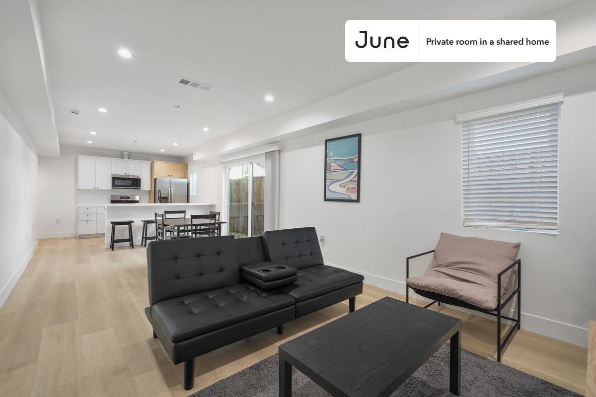 Apartment for rent at 1321 N June St #B, Los Angeles, CA 90028