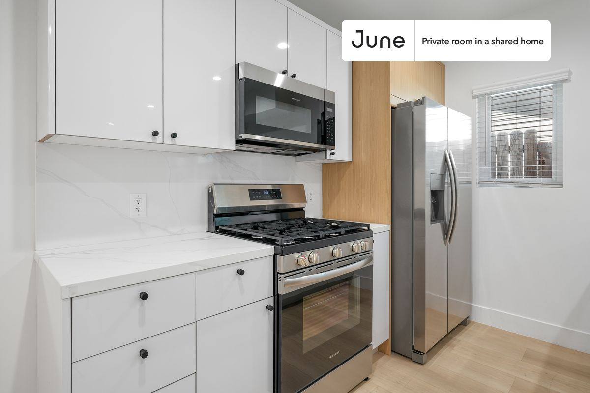 Apartment for rent at 1321 N June St #B, Los Angeles, CA 90028