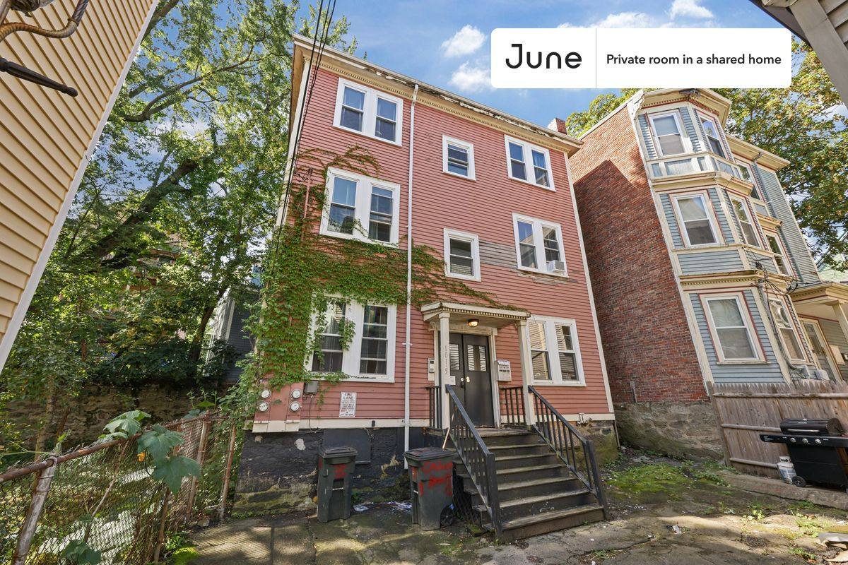 Apartment for rent at 1015 Calumet St #C, Roxbury Crossing, MA 02120