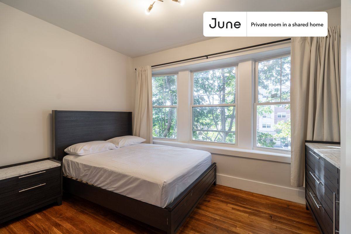 Apartment for rent at 8 Walnut Park E, Roxbury, MA 02119