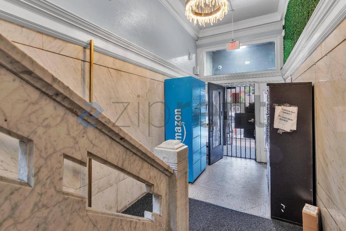 Apartment for rent at 680 14th St #204, Oakland, CA 94612