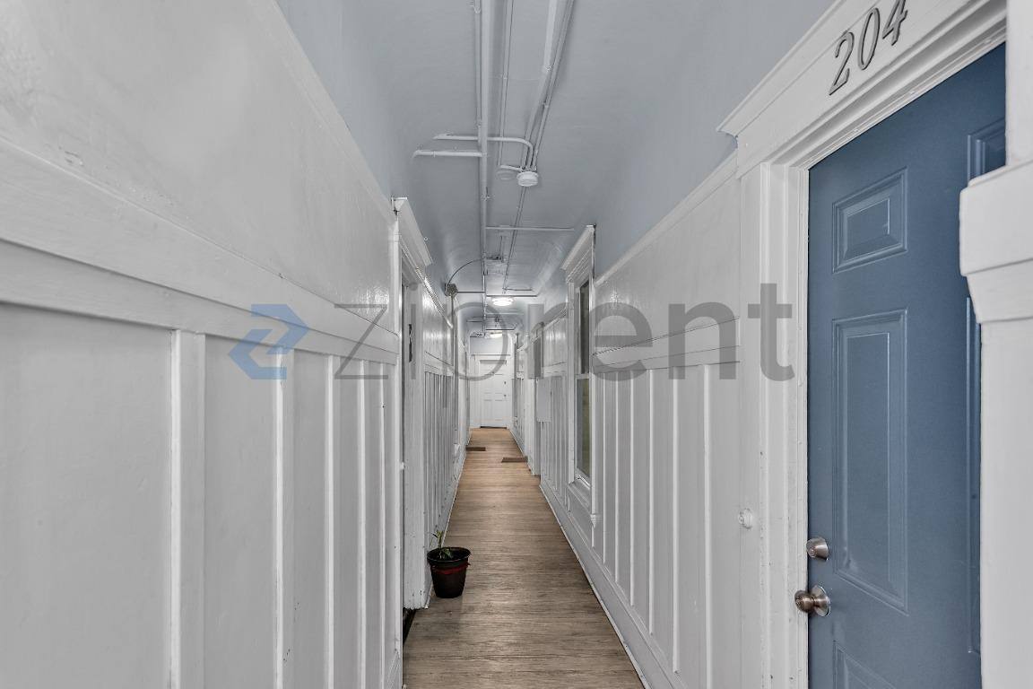 Apartment for rent at 680 14th St #204, Oakland, CA 94612