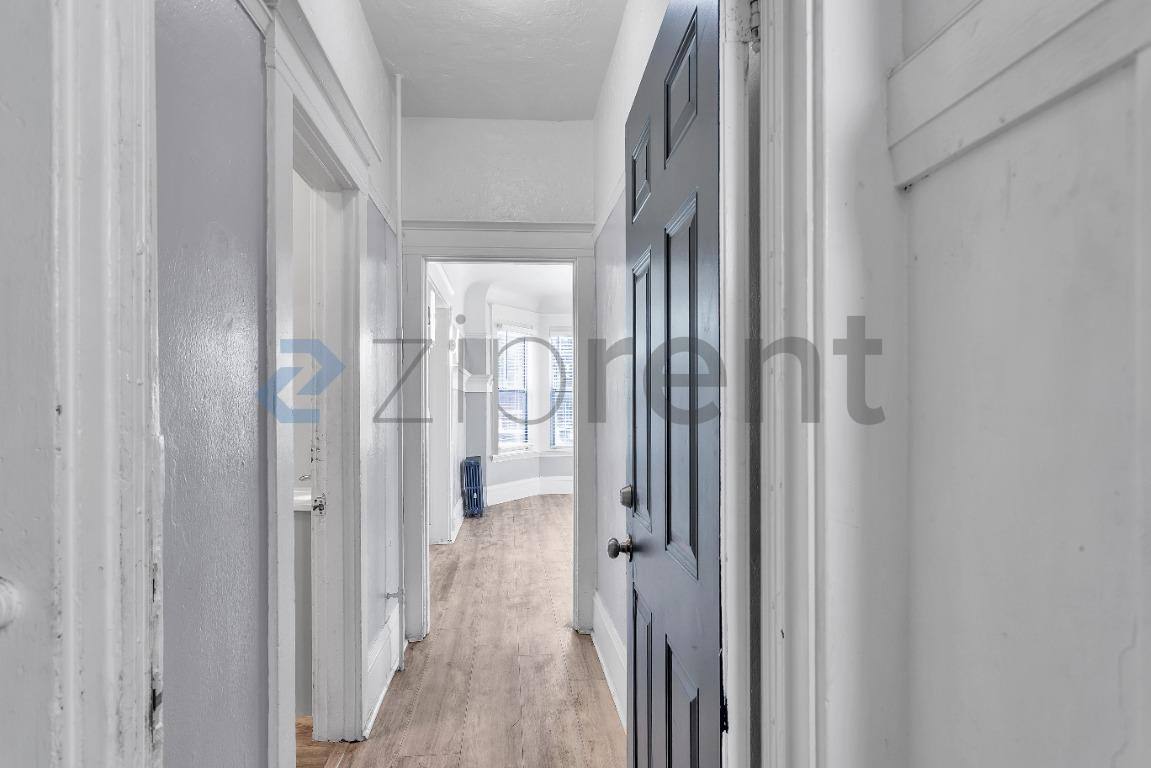 Apartment for rent at 680 14th St #204, Oakland, CA 94612