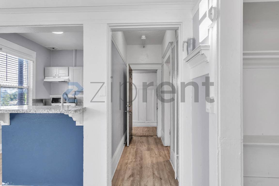 Apartment for rent at 680 14th St #204, Oakland, CA 94612