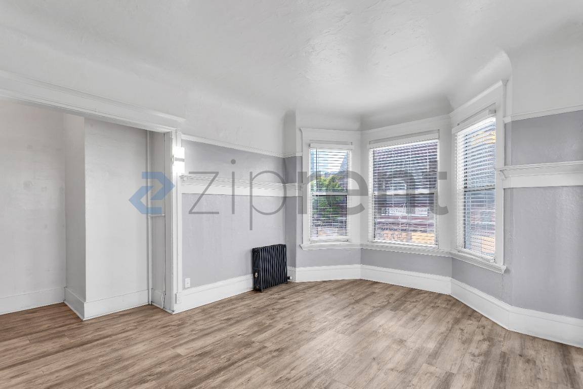 Apartment for rent at 680 14th St #204, Oakland, CA 94612