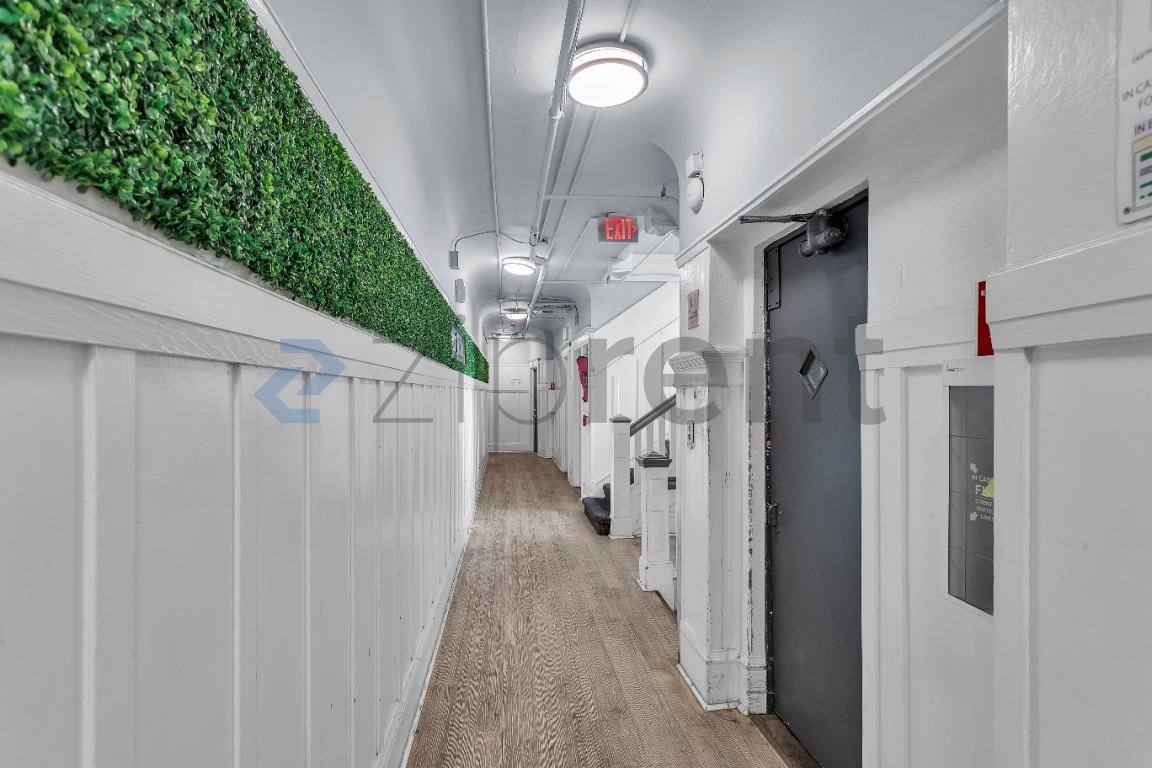Apartment for rent at 680 14th St #204, Oakland, CA 94612