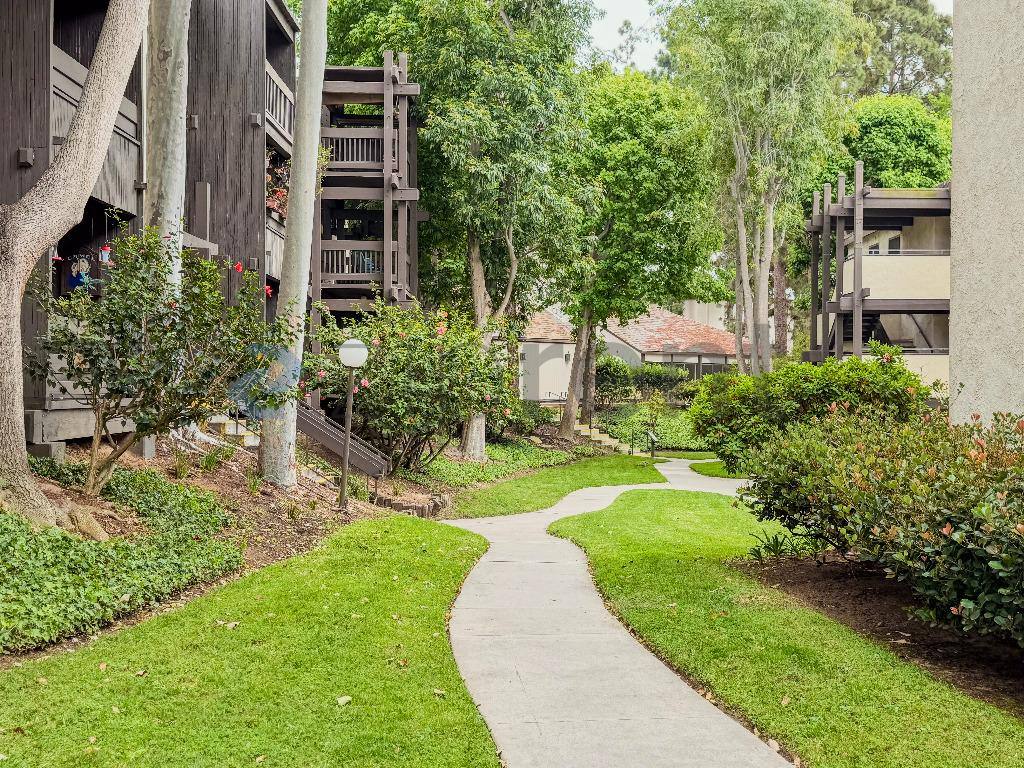 Apartment for rent at 7742 Redlands St #H1030, Playa Del Rey, CA 90293