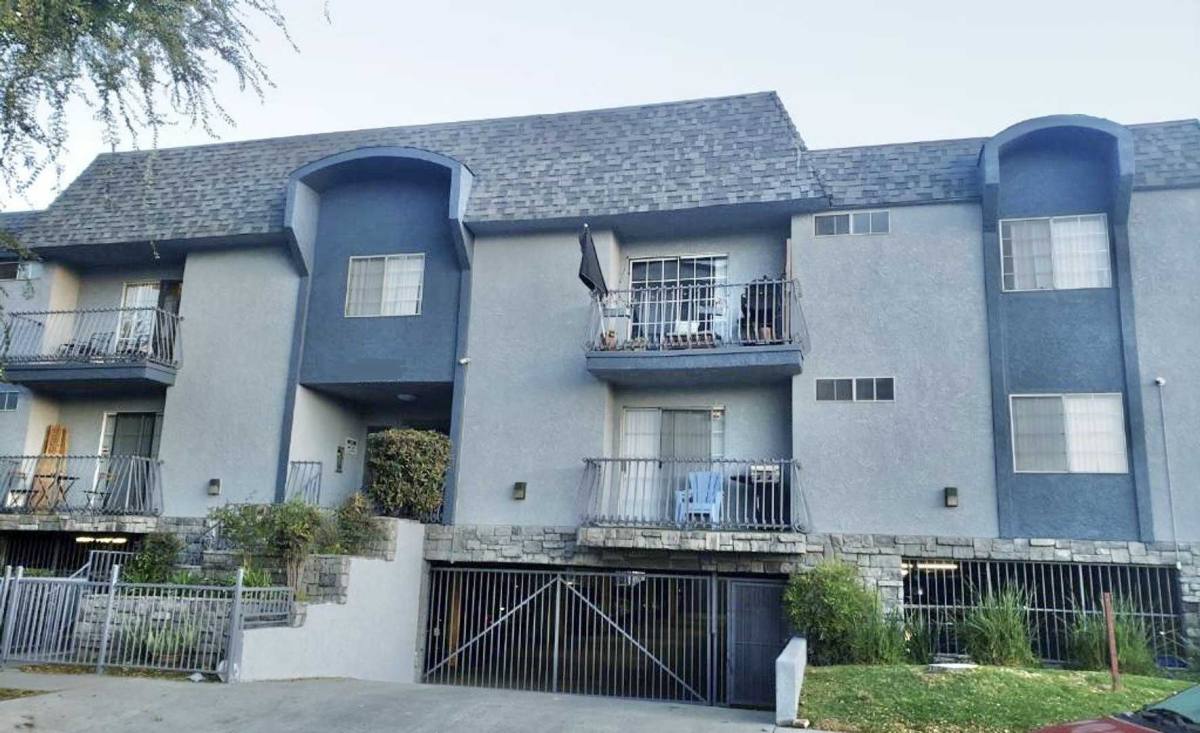 Apartment for rent at 11017 Hartsook St #112, North Hollywood, CA 91601