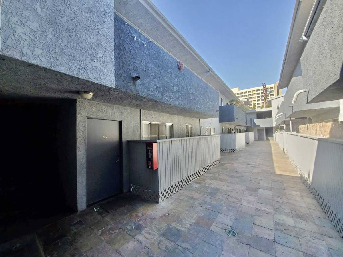 Apartment for rent at 11017 Hartsook St #112, North Hollywood, CA 91601