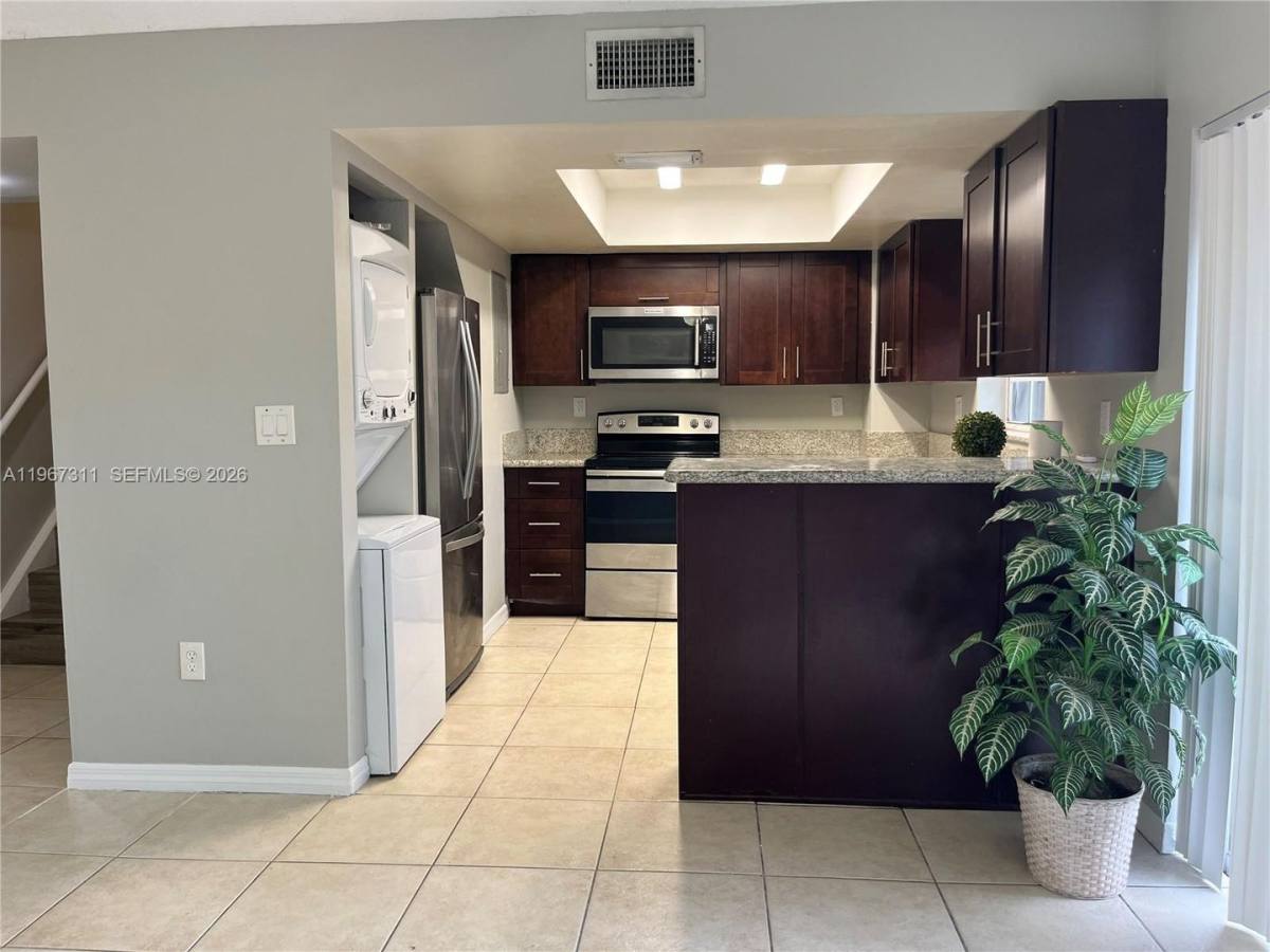 Townhouse for rent at 5150 Lake Loop Rd, Fort Lauderdale, FL 33330