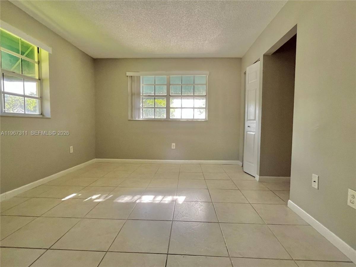 Townhouse for rent at 5150 Lake Loop Rd, Fort Lauderdale, FL 33330
