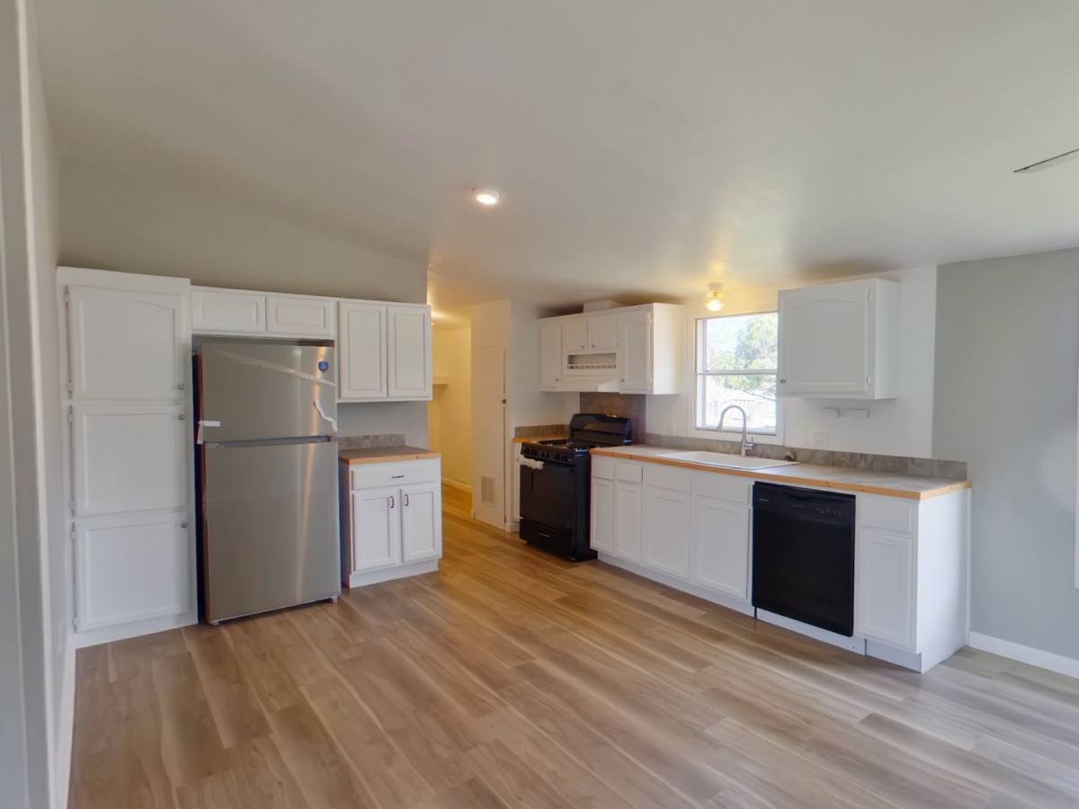 House for rent at 2320 E Macarthur Rd, Wichita, KS 67216