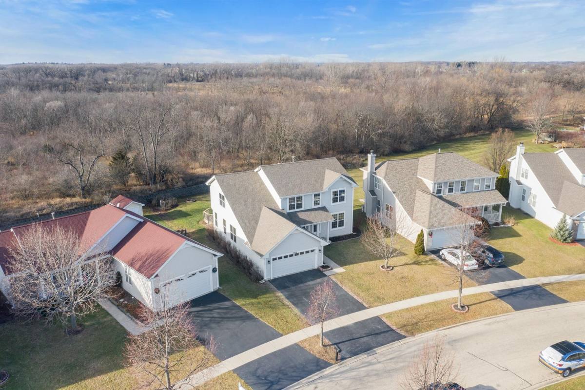 House for rent at 32804 Bending Creek Rd, McHenry, IL 60051