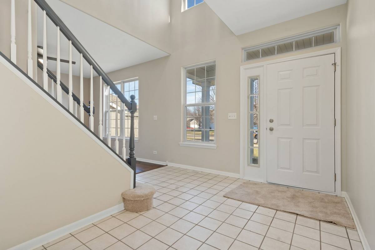 House for rent at 32804 Bending Creek Rd, McHenry, IL 60051