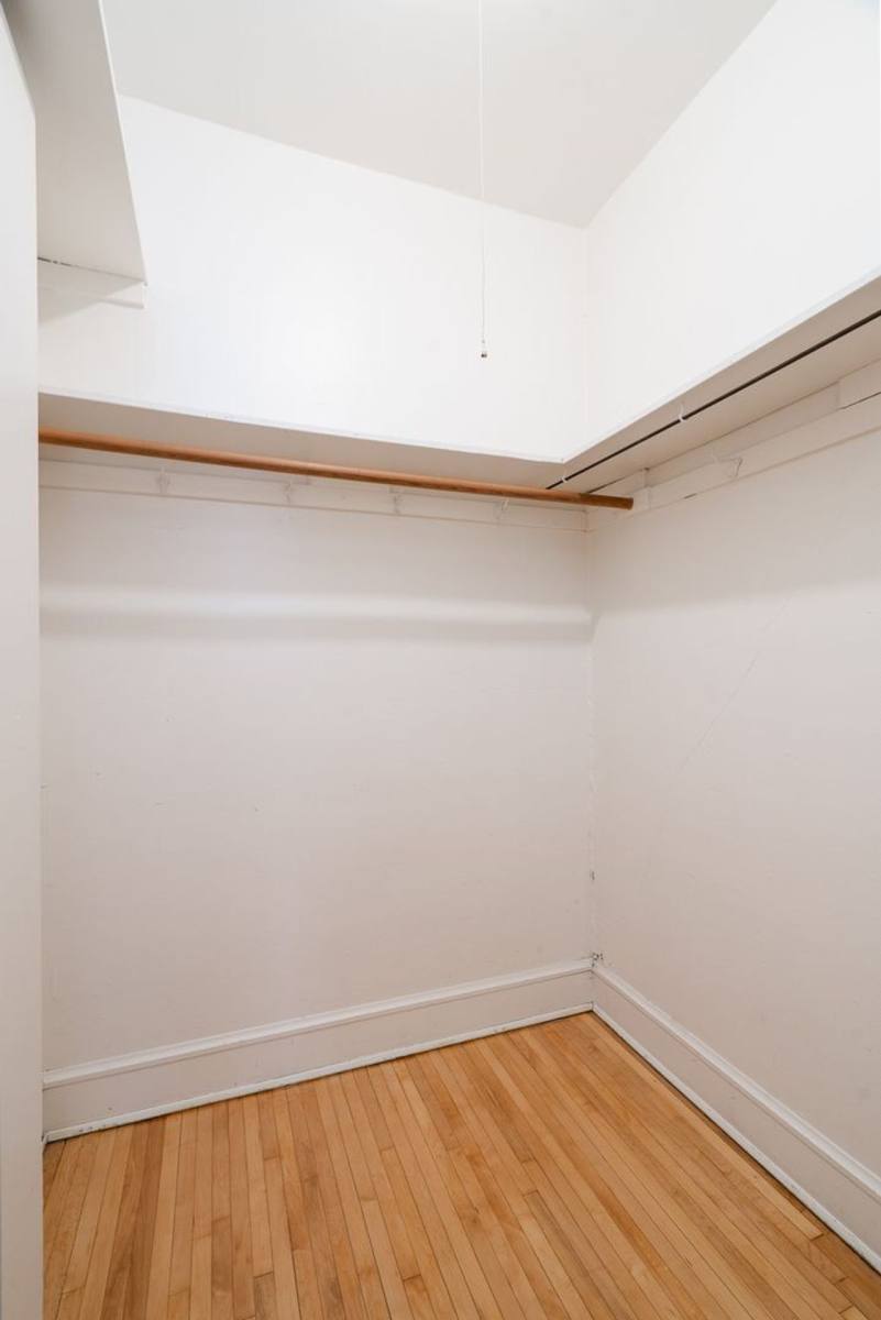 Apartment for rent at 125 Oak Grove St, Minneapolis, MN 55403