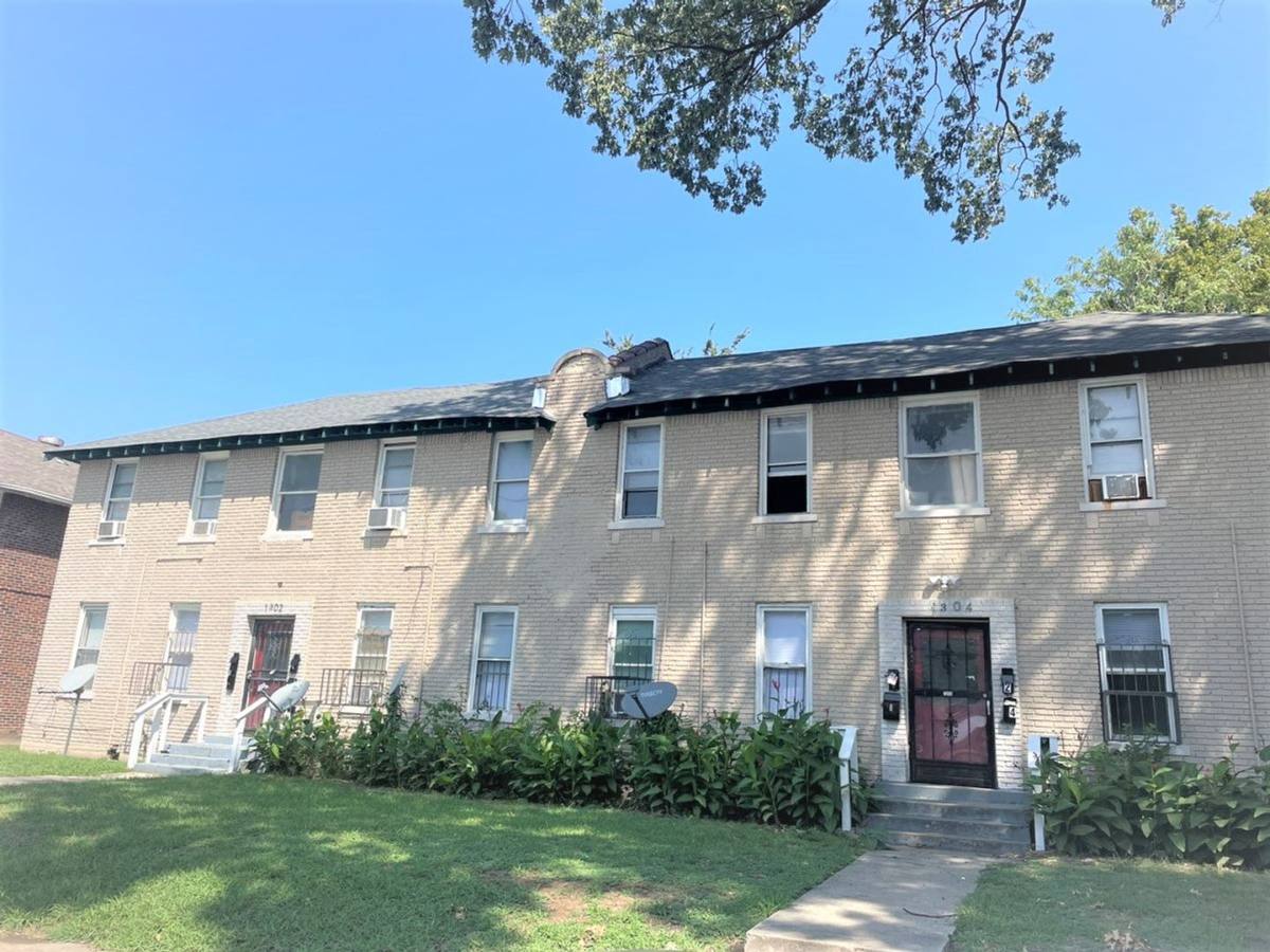 Apartment for rent at 1304 Court Ave, Memphis, TN 38104