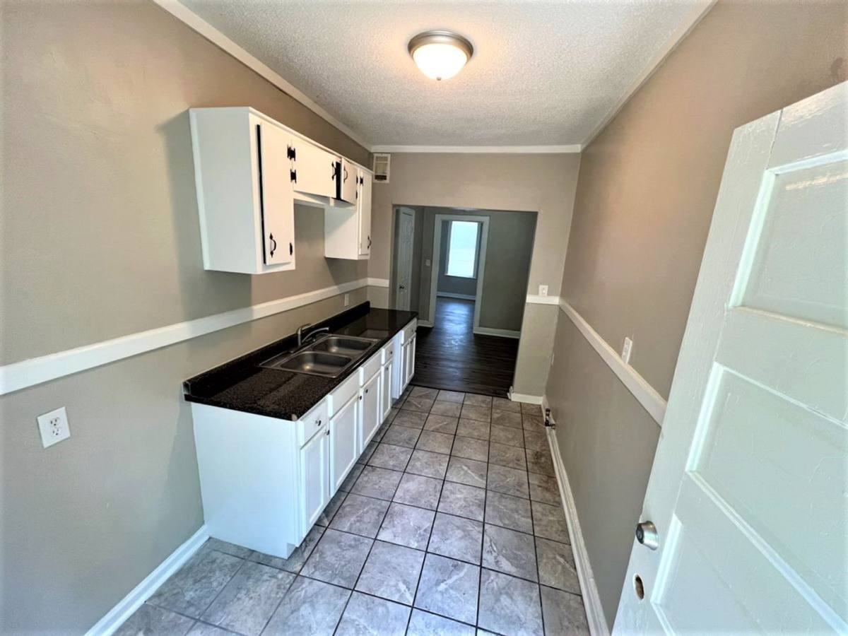 Apartment for rent at 1304 Court Ave, Memphis, TN 38104