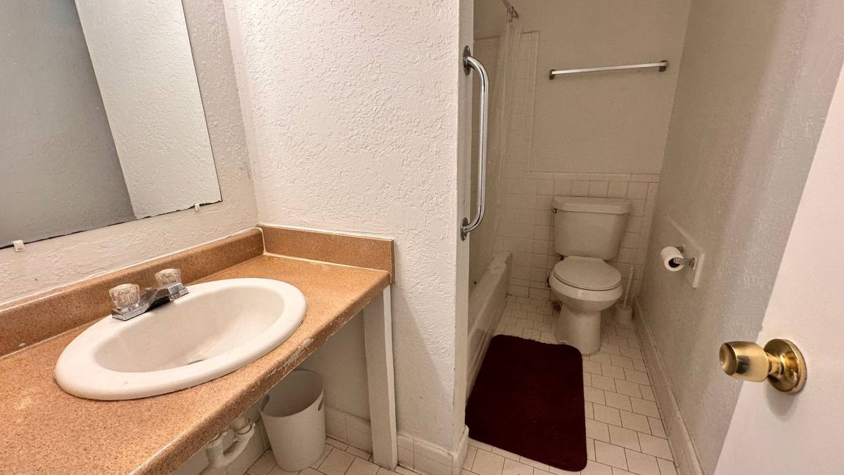 Apartment for rent at 2700 N Lindsay, Oklahoma City, OK 73105