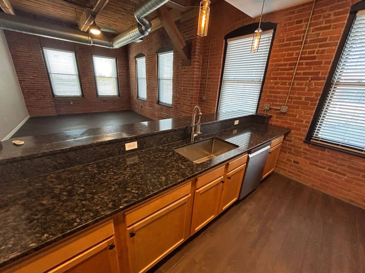 Apartment for rent at 2820 Detroit Ave, Cleveland, OH 44113