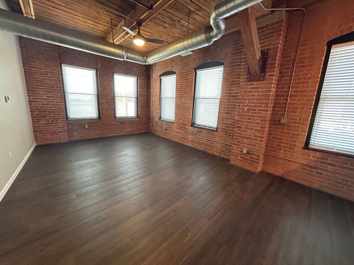 Apartment for rent at 2820 Detroit Ave, Cleveland, OH 44113