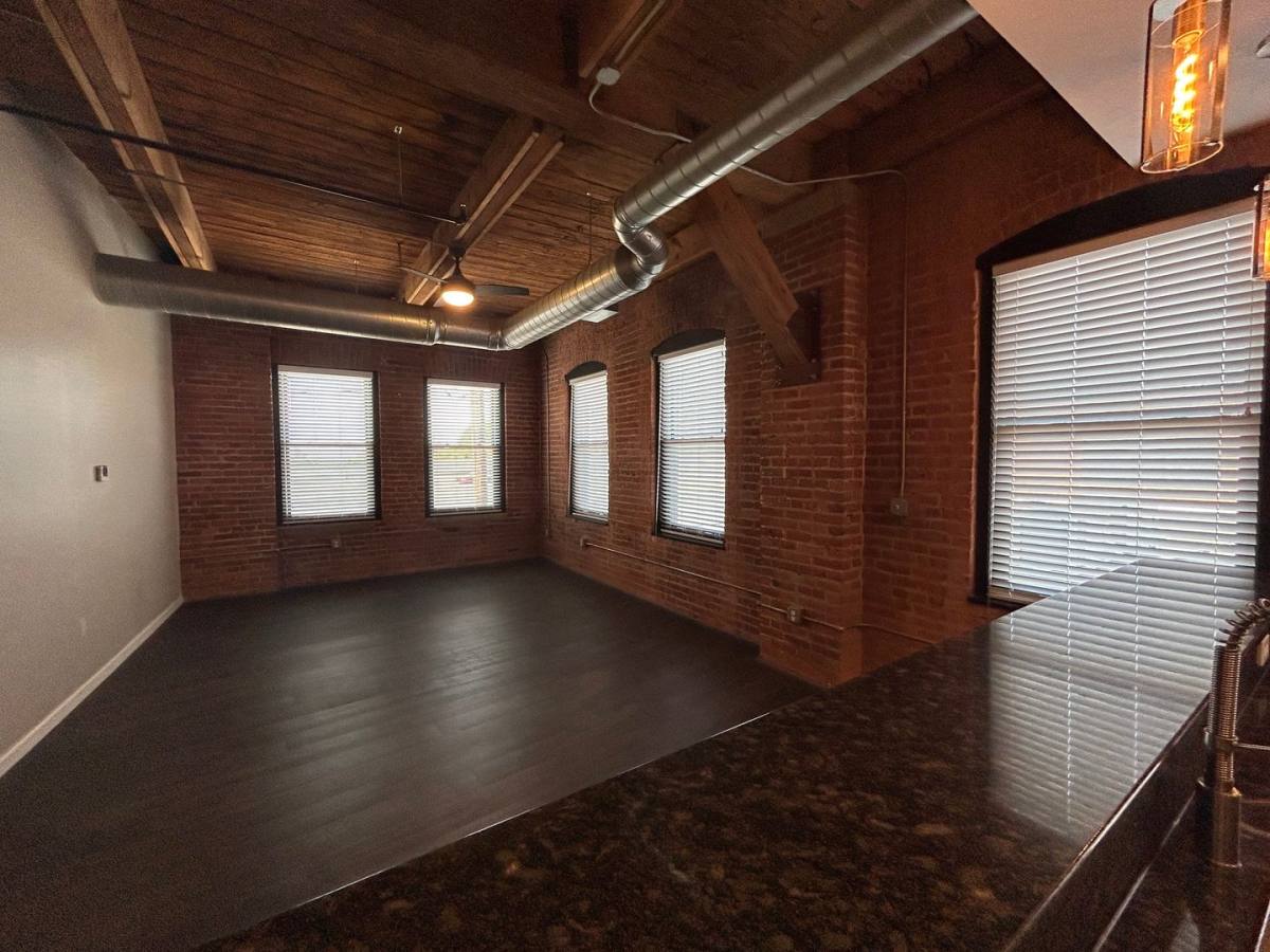 Apartment for rent at 2820 Detroit Ave, Cleveland, OH 44113