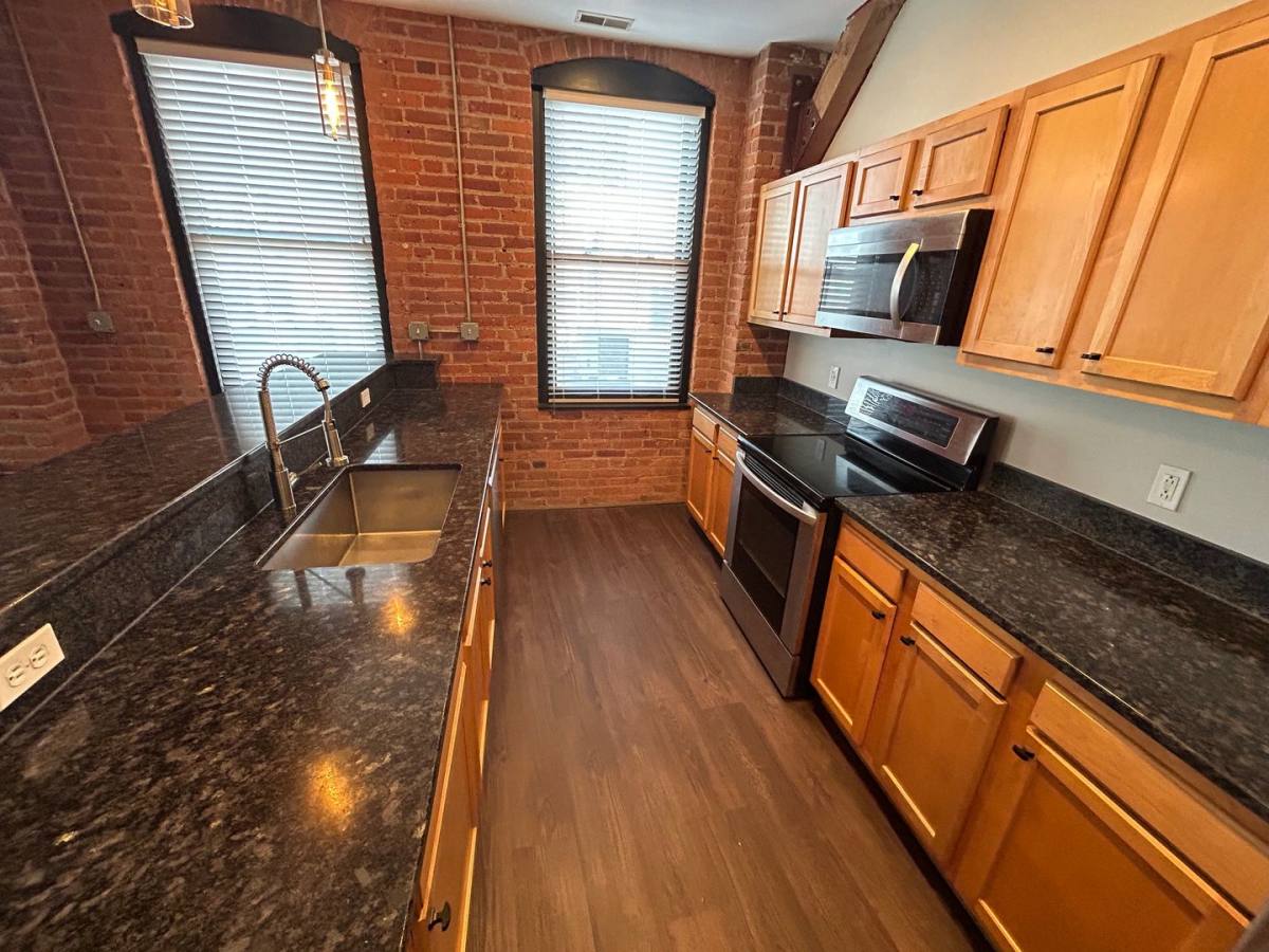 Apartment for rent at 2820 Detroit Ave, Cleveland, OH 44113