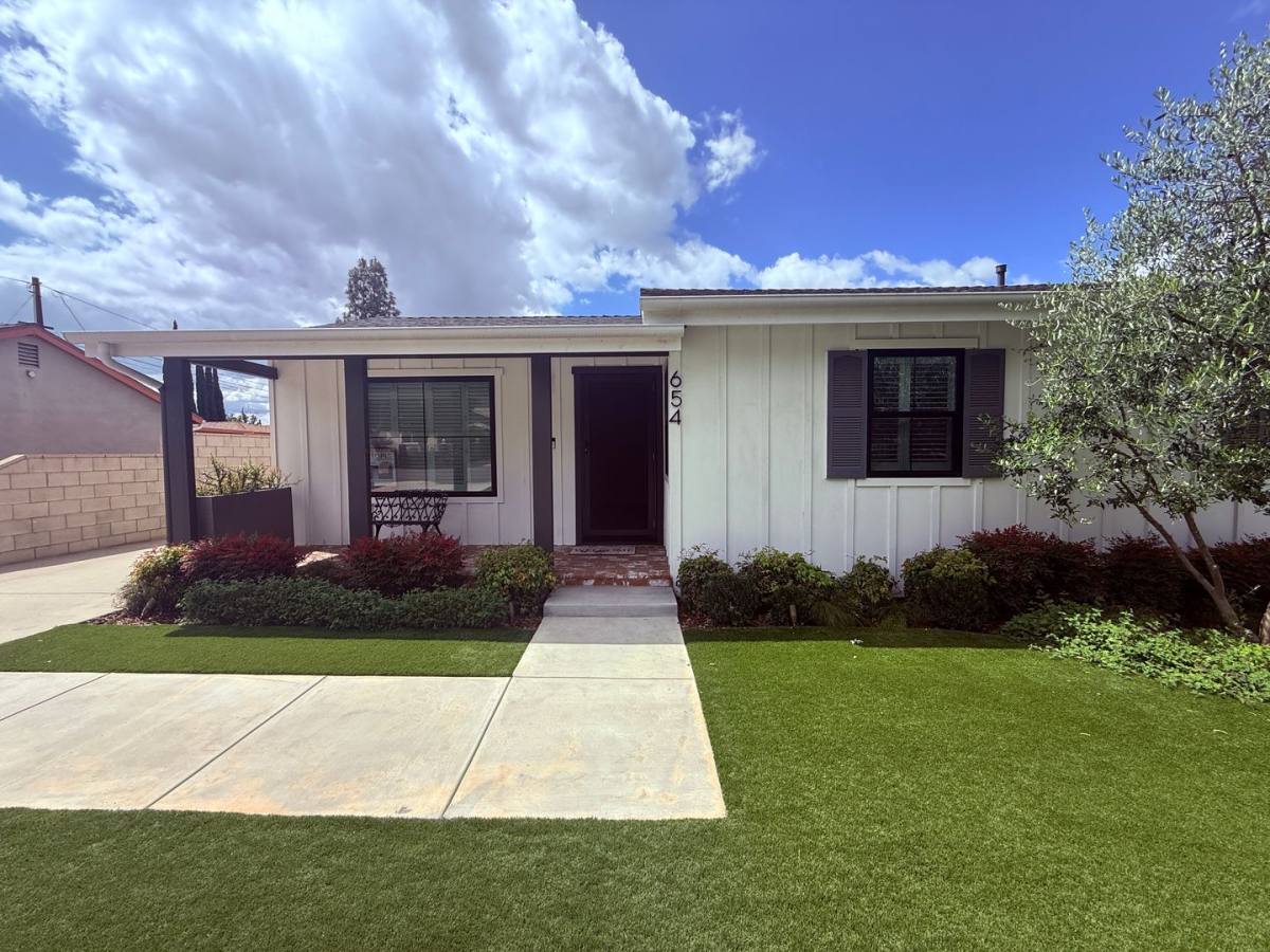 House for rent at 654 W 3rd St, Azusa, CA 91702