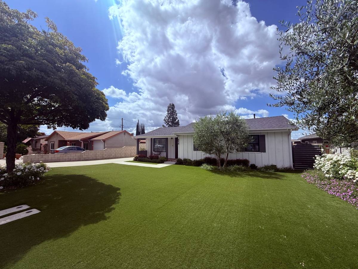House for rent at 654 W 3rd St, Azusa, CA 91702