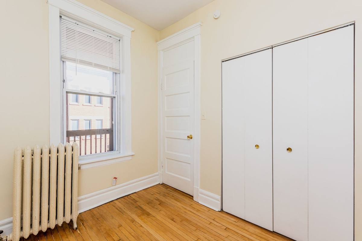 Apartment for rent at 1206 Lexington, Chicago, IL 60607