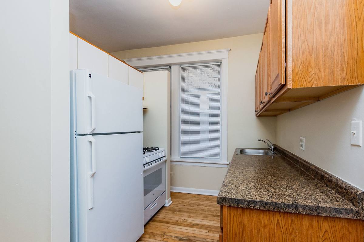 Apartment for rent at 1206 Lexington, Chicago, IL 60607