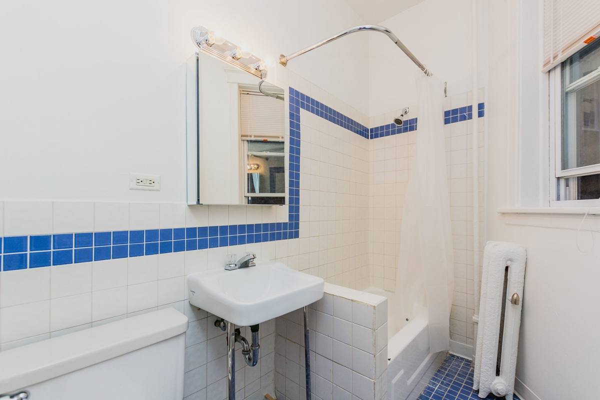 Apartment for rent at 1206 Lexington, Chicago, IL 60607
