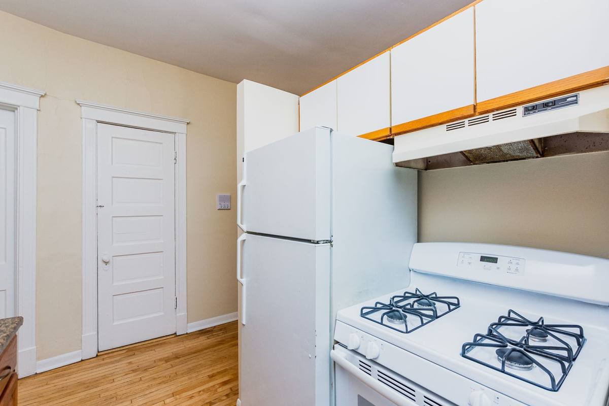 Apartment for rent at 1206 Lexington, Chicago, IL 60607