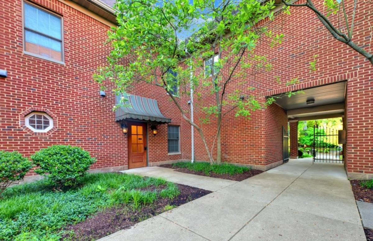 Apartment for rent at 807 E Main St, New Albany, IN 47150