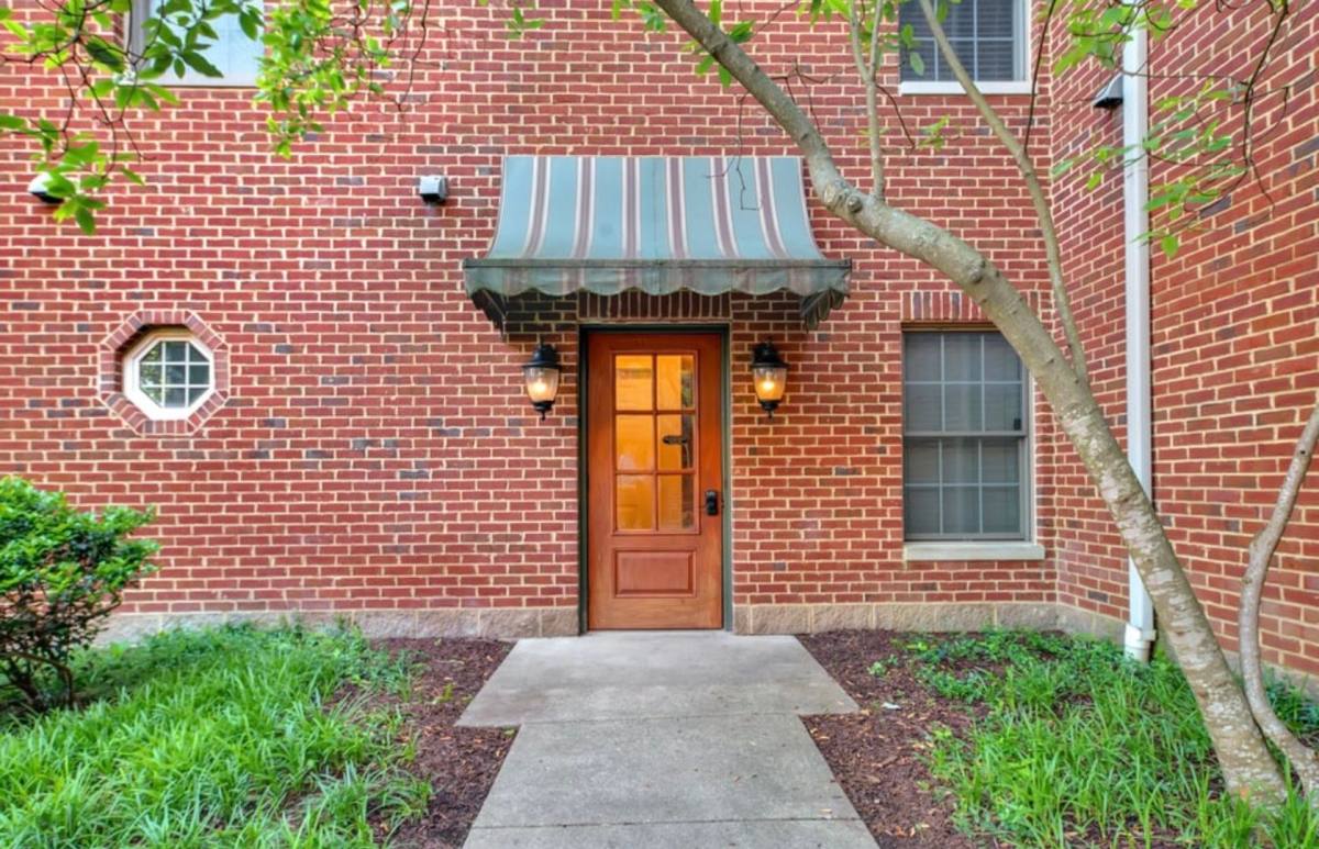 Apartment for rent at 807 E Main St, New Albany, IN 47150