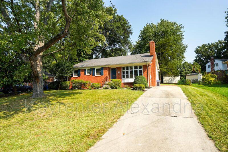 House for rent at 906 Neal Dr, Alexandria, VA 22308
