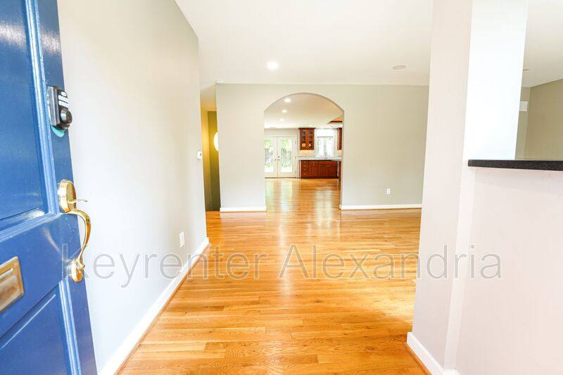 House for rent at 906 Neal Dr, Alexandria, VA 22308