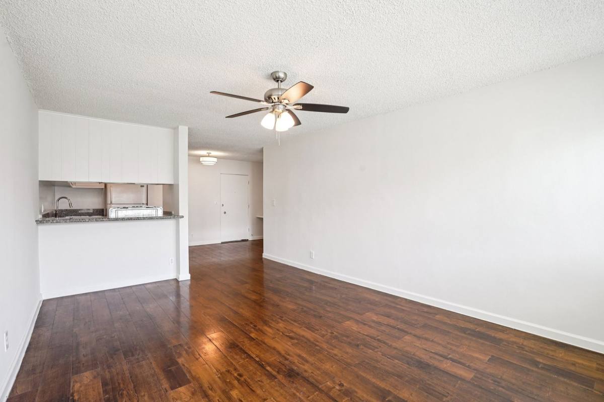Apartment for rent at 3715 W 27th St, Los Angeles, CA 90018