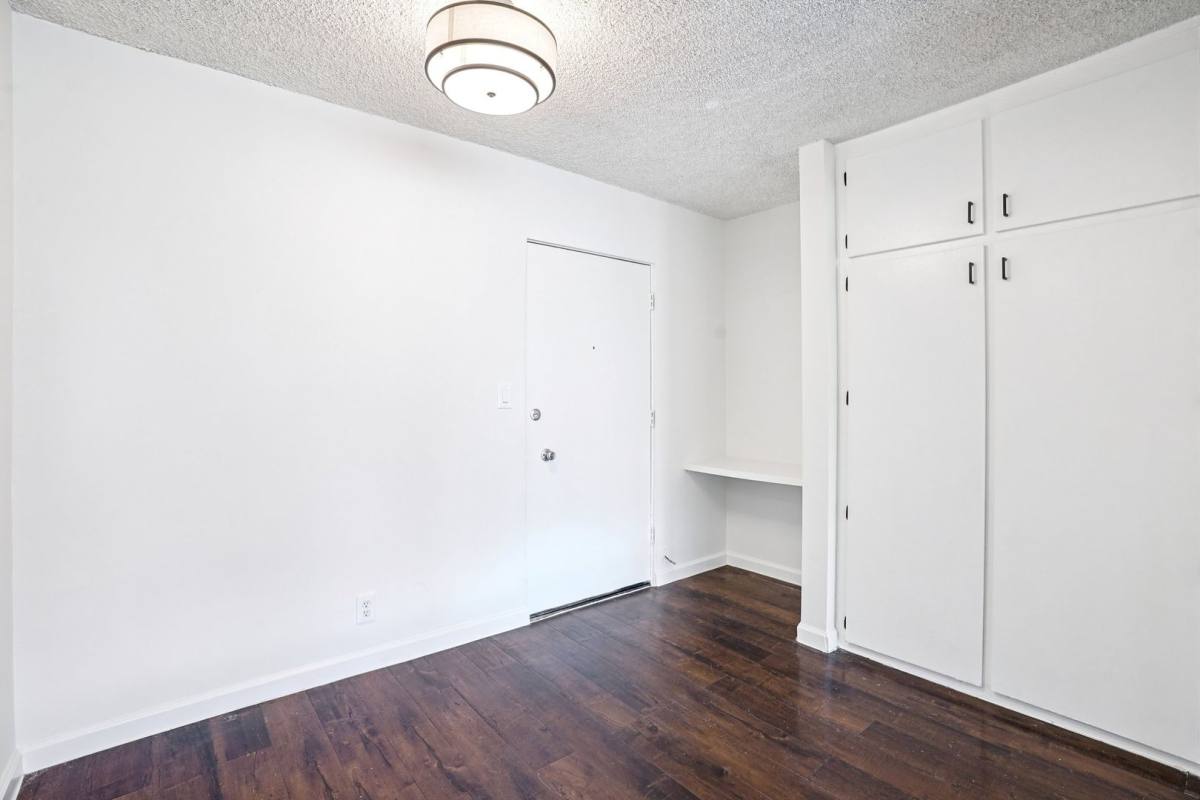 Apartment for rent at 3715 W 27th St, Los Angeles, CA 90018