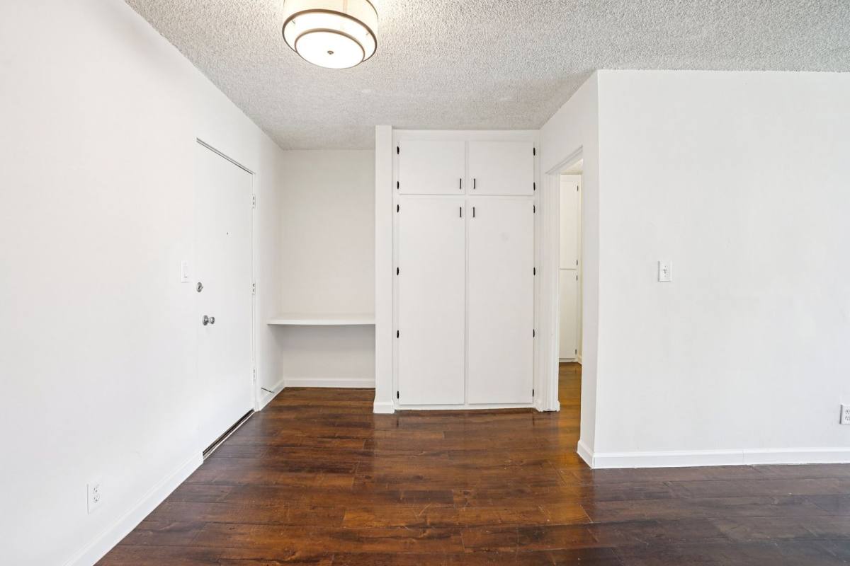 Apartment for rent at 3715 W 27th St, Los Angeles, CA 90018